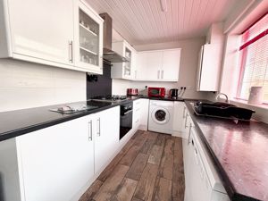 Kitchen- click for photo gallery
